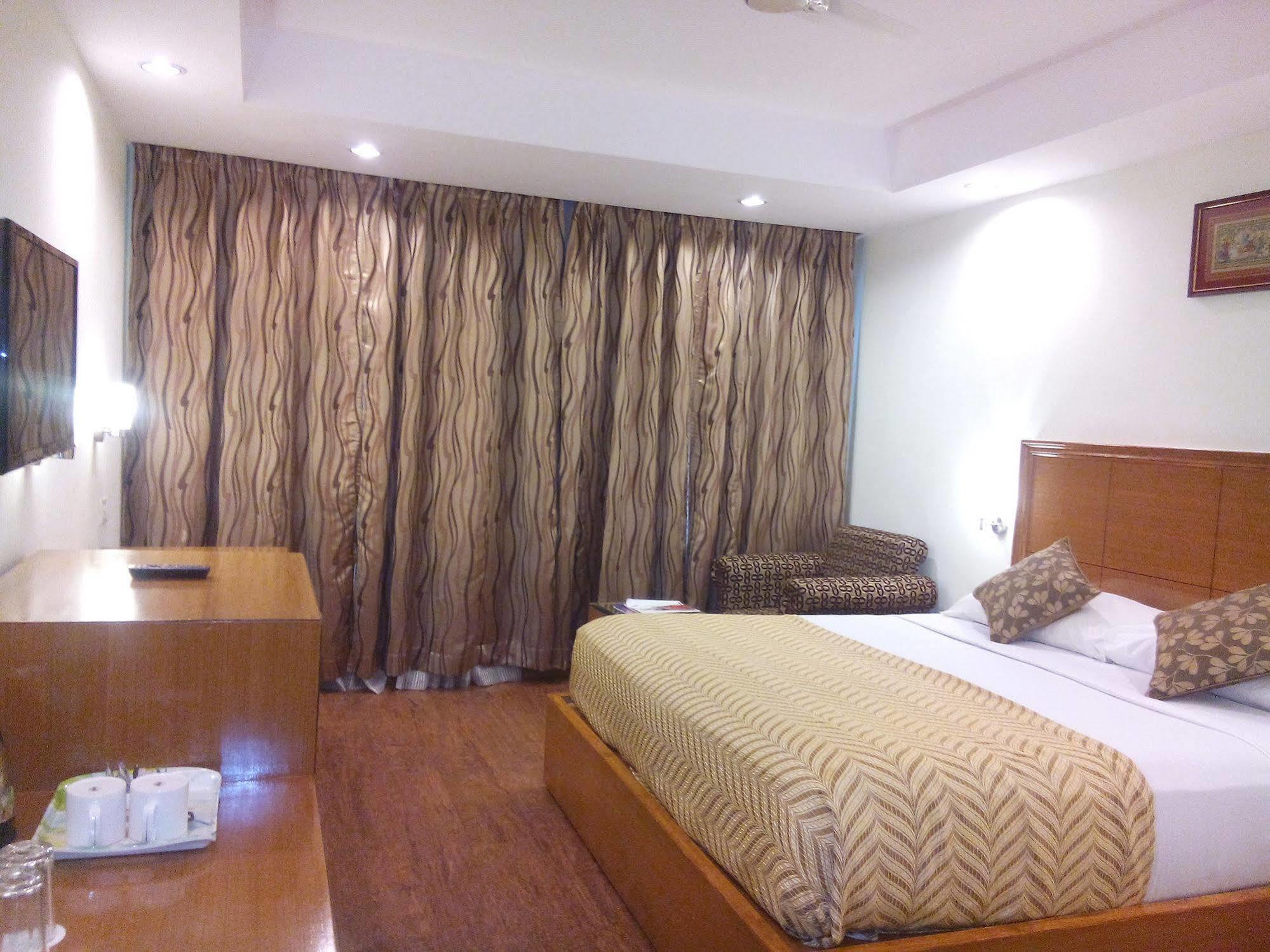 Hotel Kalinga Ashok Бхубанешвара Экстерьер фото